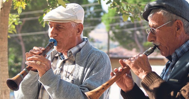 Zurnaya adanmış ömürler