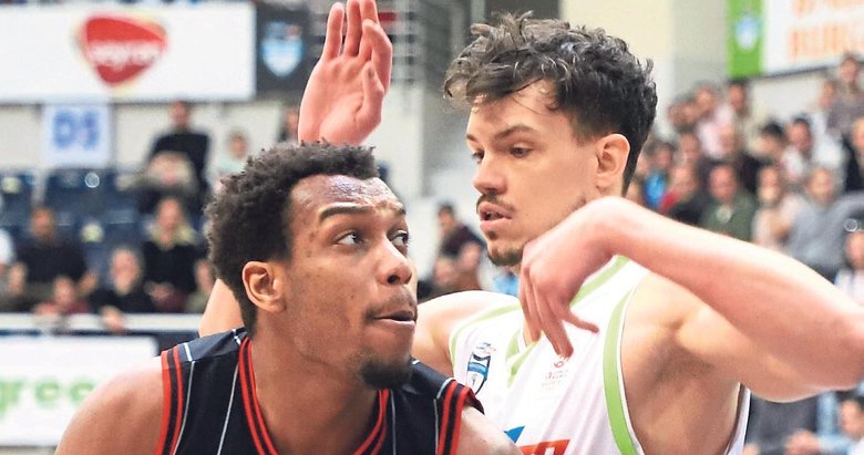 Manisa Kartal önünde