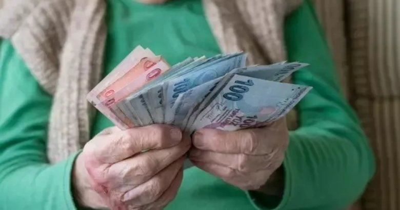 Emekliler ikramiyelerini almaya başladı