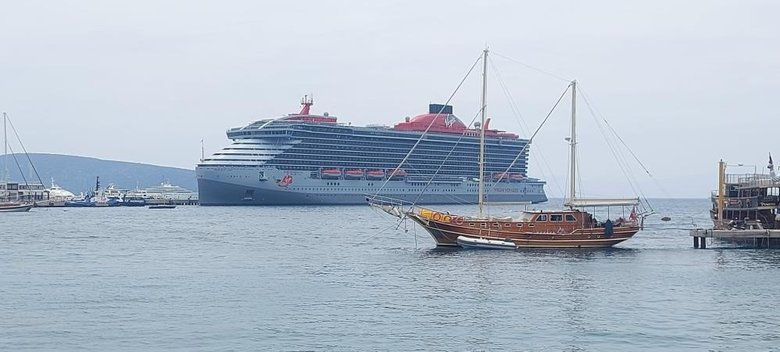 Ünlü iş adamı Branson’a ait dev yolcu gemisi Bodrum’da
