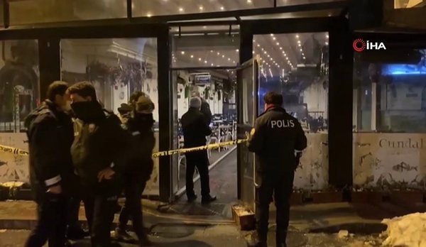 Ece Erken taziyelerin kabul edildiği tesiste gözyaşlarına boğuldu