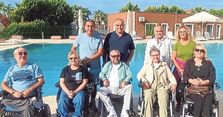 Engelliler sosyal yaşam kampında moral depoladı