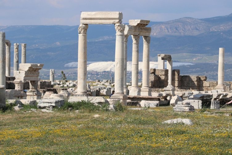 Denizli’deki Laodikya Antik Kenti’ne ziyaretçi akını