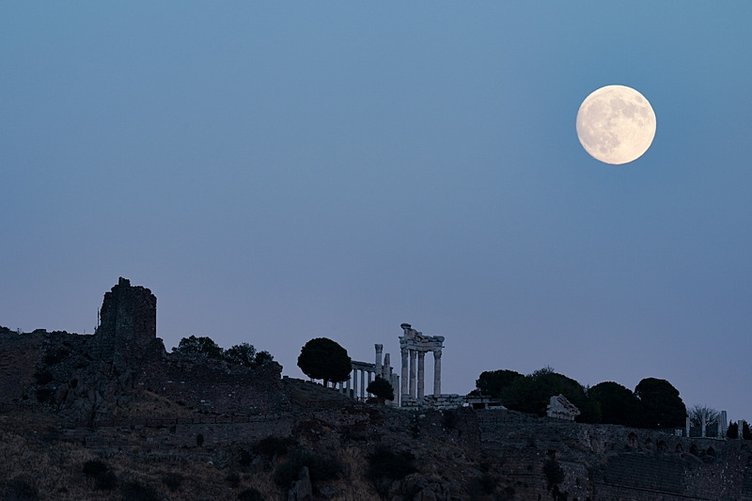 İzmir’de dolunay şöleni görenleri hayran bıraktı!