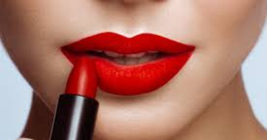Yeni yılın vazgeçilmezi kırmızı rujlar!