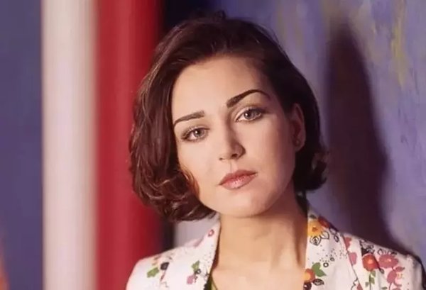 90’lı yıllara damga vurmuştu...Pınar Dilşeker’i tanıyabilene aşk olsun!