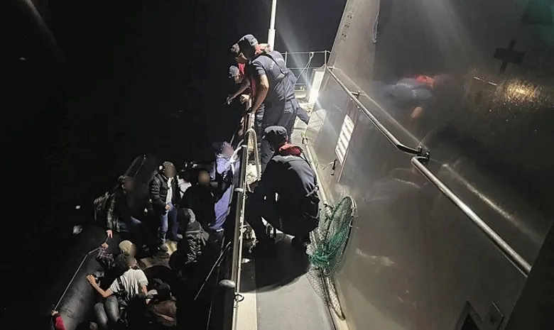 İzmir’de çifte operasyon! Göçmenler neye uğradığını şaşırdı: 73 kişi yakalandı