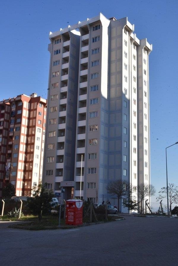 CHP’li İzmir Büyükşehir Belediye Başkanı Tunç Soyer’den bir skandal daha! Depremzedeleri kapının önüne koyuyor