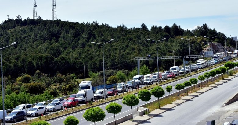 Muğla’da 4 kilometrelik araç kuyruğu