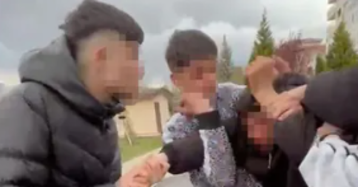 Eskişehir'de akran zorbalığı! Dakikalarca darp edip videoya çektiler