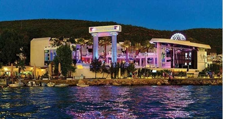 Halikarnas’ın son duvarı da yıkıldı