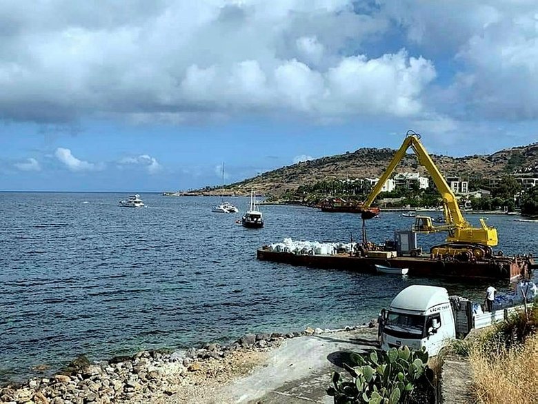 O otel ve beach club sahile döktükleri kuvars tozunu kaldırdı