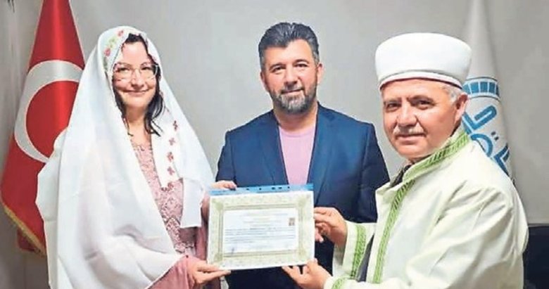 Alman hemşire Müslüman olup Canan ismini aldı
