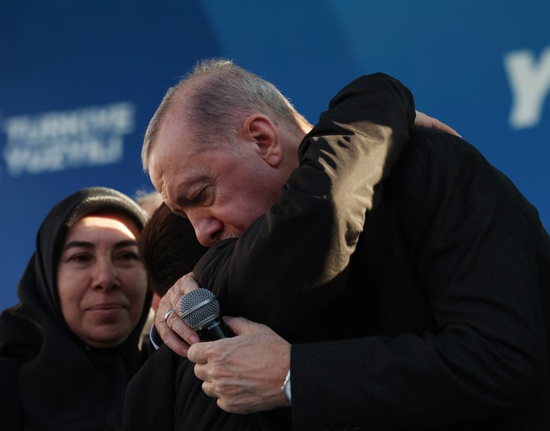 Başkan Erdoğan Kahramanmaraş’ta deprem konutlarını teslim etti! Özel’e sert tepki: Hangi yaraya merhem oldunuz?