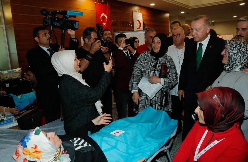 Başkan Erdoğan kan bağışçılarını ziyaret etti