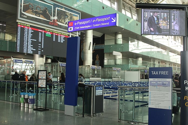 Uygulama başladı! İzmir’de pasaport kontrolü 20 saniye sürecek