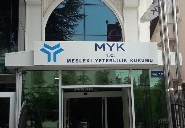 Artık belgesi olmayan çalışamayacak! 16 meslek grubu için kritik tarih:1 Ocak