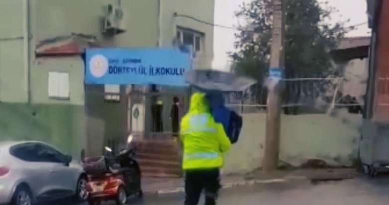 İzmir’de polisten yürek ısıtan hareket! Minik çocuğu öyle görünce...