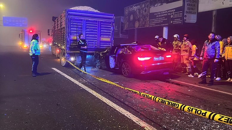 kutahyada-feci-kaza-otomobil-tira-arkadan-carpti-4-kisi-hayatini-kaybetti-1764826107611.jpg