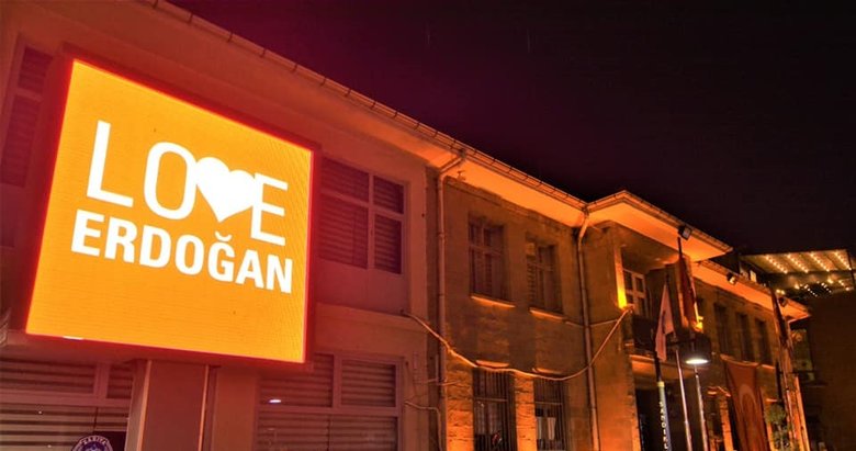 Afyonkarahisar’da Love Erdoğan görseli LED ekrana yansıtıldı