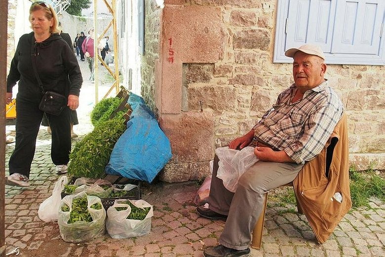 Ayvalık pazarının yeri 96 yıl sonra koronavirüs nedeniyle değişti