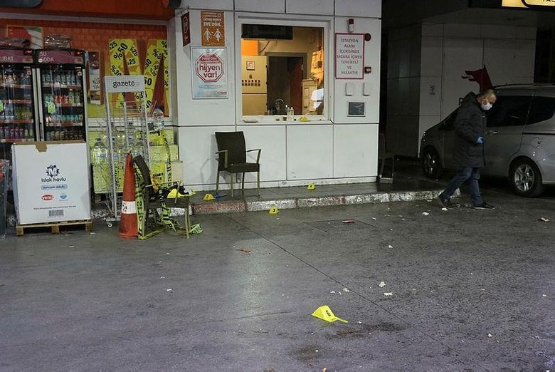 Akaryakıt istasyonunda silahlı kavga: 1 ağır yaralı