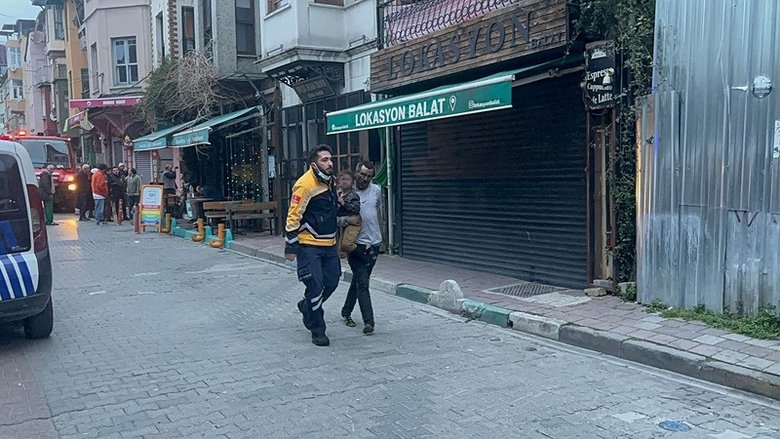 istanbul-fatihte-can-pazari-3-katli-binada-yangin-1-kisi-hayatini-kaybetti-1i-agir-5-kisi-yaralandi-1773469674500.jpeg