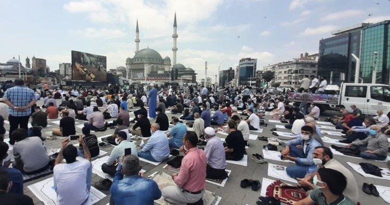 İstanbul’da tarihi gün! Taksim Camii’nde ilk ezan ilk namaz
