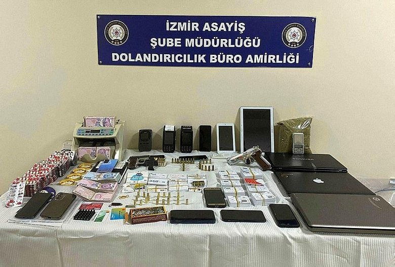 Milyonlarca liralık vurgun yapan 52 çete üyesi İzmir’de adliyede