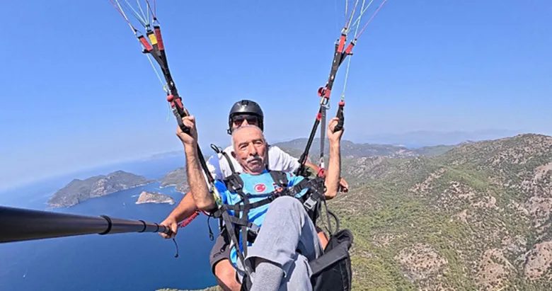 94 yaşındaki Yakup dede Babadağ’dan uçtu