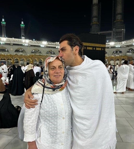 Umreye giden Yaşar İpek paylaşımıyla tüm dikkatleri üzerine çekti