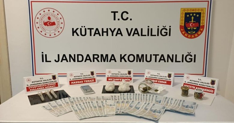 Kütahya’da uyuşturucu operasyonu! Şüphelinin evinden sahte para da çıktı
