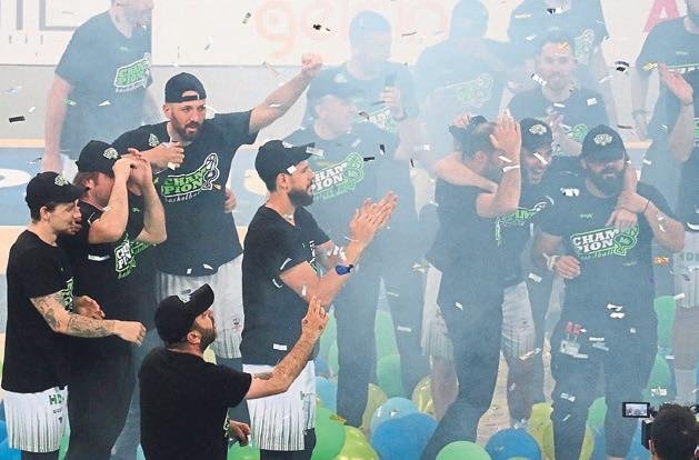 Merkezefendi Belediyesi Denizli Basket şampiyon oldu