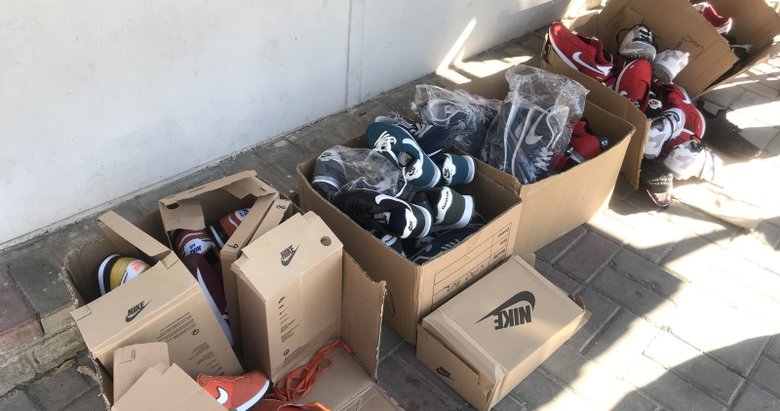 İzmir’de hediye zannedilen ayakkabılar polise teslim edildi