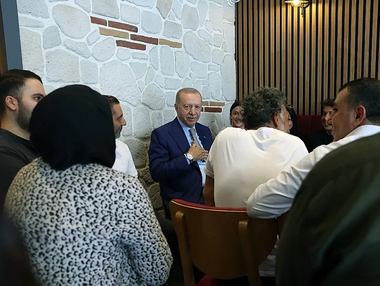 Başkan Erdoğan, Üsküdar’da esnafı ziyaret etti