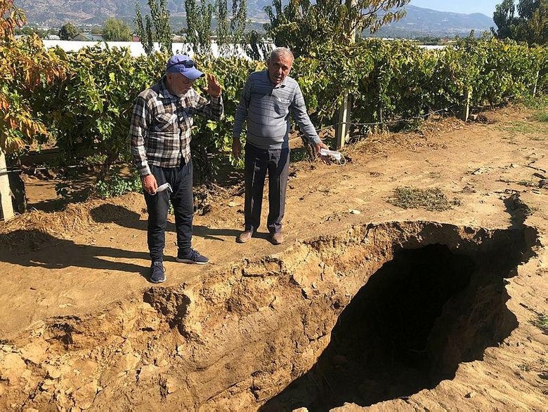 Sarıgöl’de sel suları fay hattını doldurunca... Üzüm bağlarında endişelendiren görüntü
