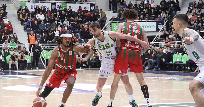 Karşıyaka potada ağır yaralı