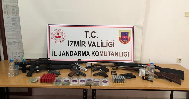 İzmir merkezli uyuşturucu operasyonunda 22 gözaltı