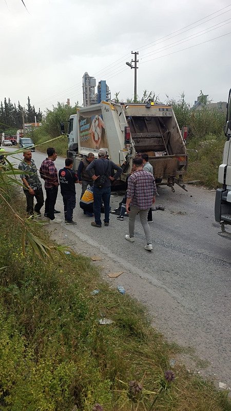 aydinda-feci-kaza-cop-posetini-almak-icin-inmisti-kamyonun-carptigi-temizlik-isleri-personeli-hayatini-kaybett-1746634226664.jpg