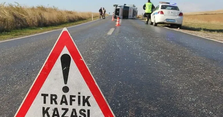 Afyonkarahisar’da facia: Trenin çarptığı tarım aracındaki 1 kişi öldü, 2 kişi yaralandı