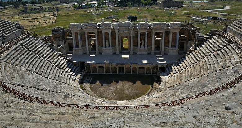 Denizli’deki 1800 yıllık antik tiyatro ihtişamıyla kendine hayran bırakıyor
