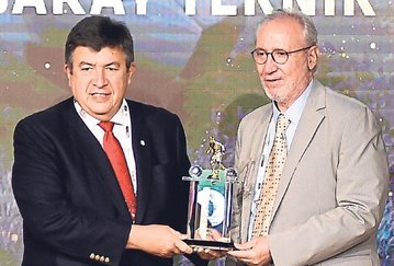 Fotomaç’ın düzenlediği Süper Lig’in En iyileri Ödül Töreni Turkuvaz Medya Merkezi’nde yapıldı