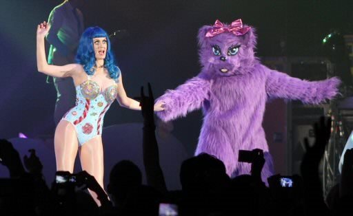 Katy Perry’den renkli konser