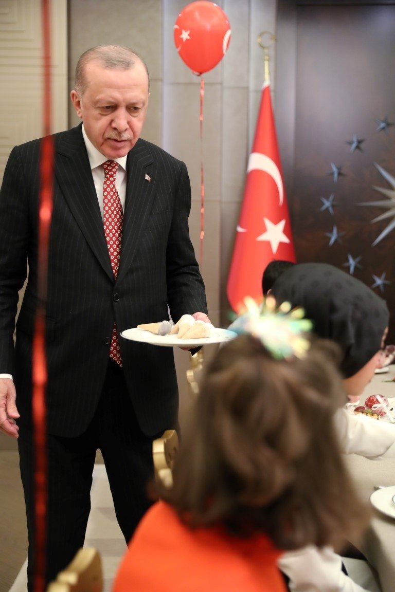 Başkan Erdoğan 23 Nisan Ulusal Egemenlik ve Çocuk Bayramı’nda çocuklarla iftarda buluştu