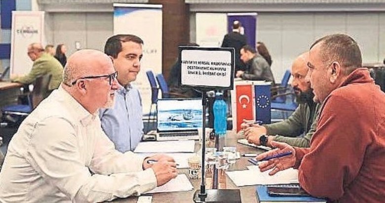 8 resmi kurumun temsilcisi İZTO’da soruları yanıtladı