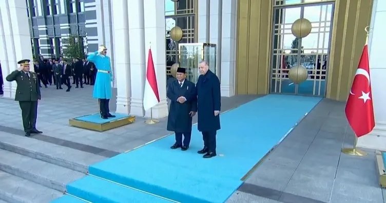 Endonezya Cumhurbaşkanı Subianto Ankara’da! Başkan Erdoğan havalimanında karşıladı