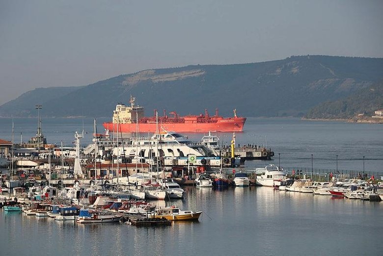 Çanakkale Boğazı transit gemi trafiğine tek yönlü kapatıldı