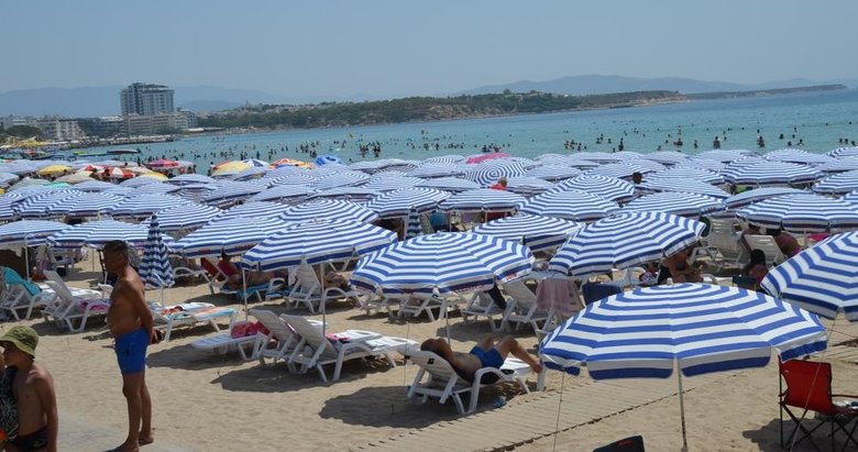 Didim’de sıcak hava bunalttı, plajlar doldu taştı