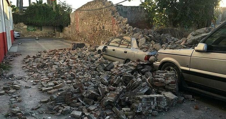 Depremin kalıntıları Konak’ta kaldı