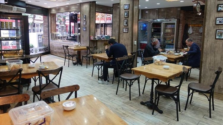 Kafe ve restoranlarda kuver ve servis ücreti soygunu